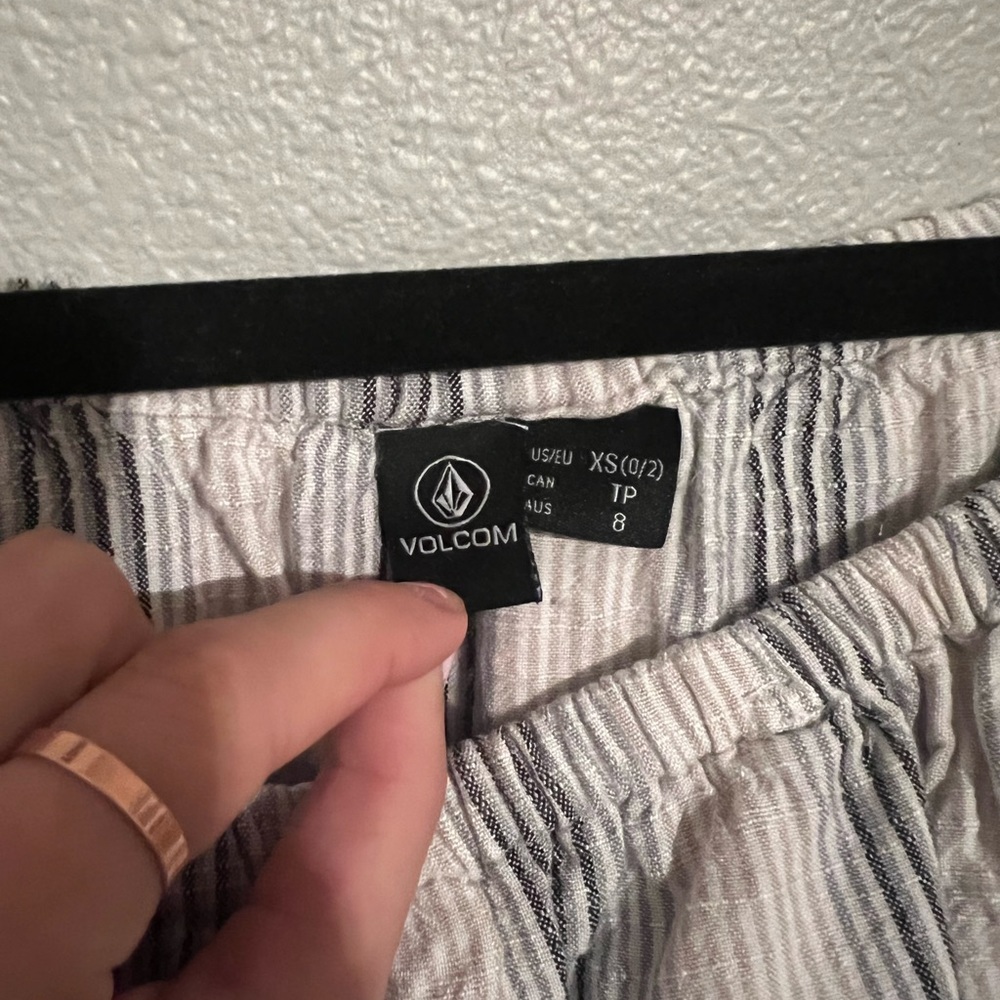 Volcom Crop Tee - Picture 2 of 3